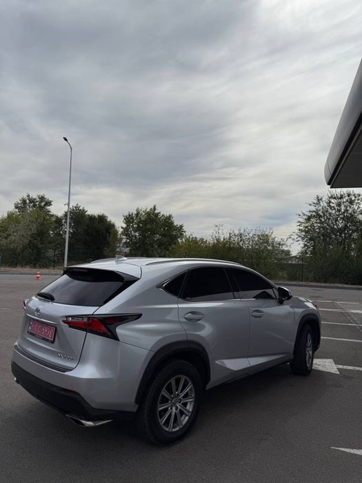 Lexus NX 2016 года 2.0 бензин