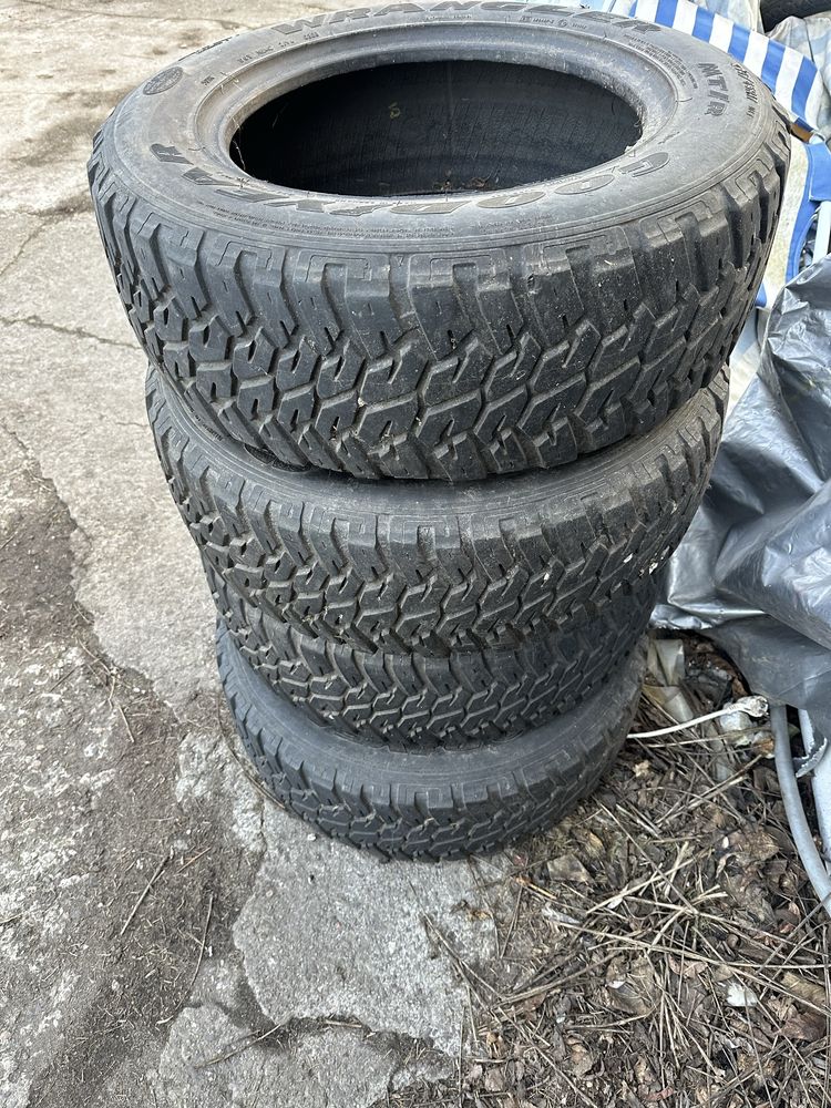 Opony Goodyear Wrangler 235/64 R17 MT/R