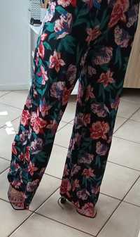 Spodnie w kwiaty  Boohoo szerokie nogawki wysoki stan kobiece m