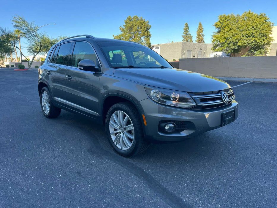 Volkswagen Tiguan SE      2015
