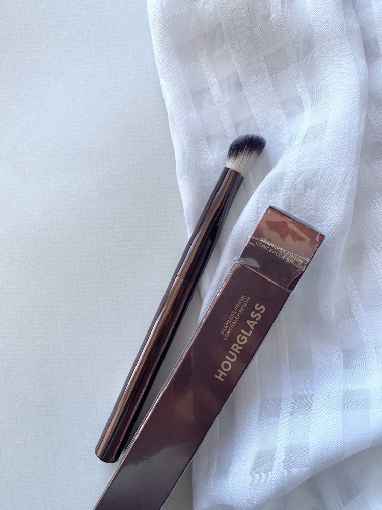 Hourglass concealer brush пензлик кисть консилер