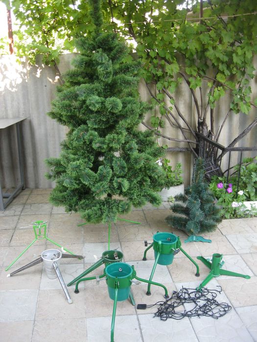 Продам новогоднюю елку треногу елки гирлянду