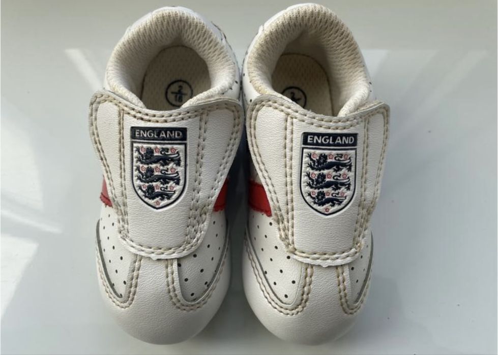 Перше взуття малюка кросівки