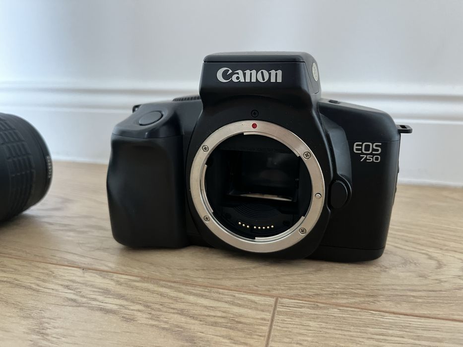 Aparat Canon z obiektywem