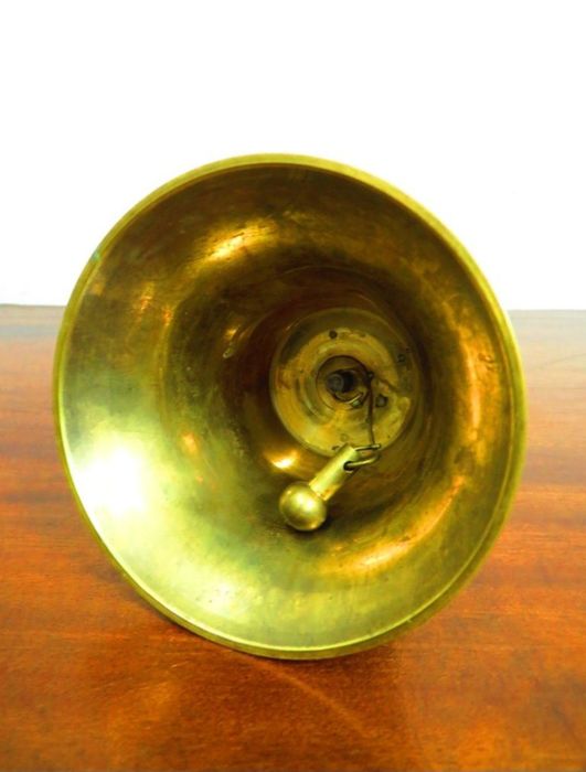 Antiga sineta de mão.