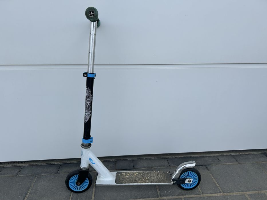 Hulajnoga OXELO, kolor biało-czarno-niebieski