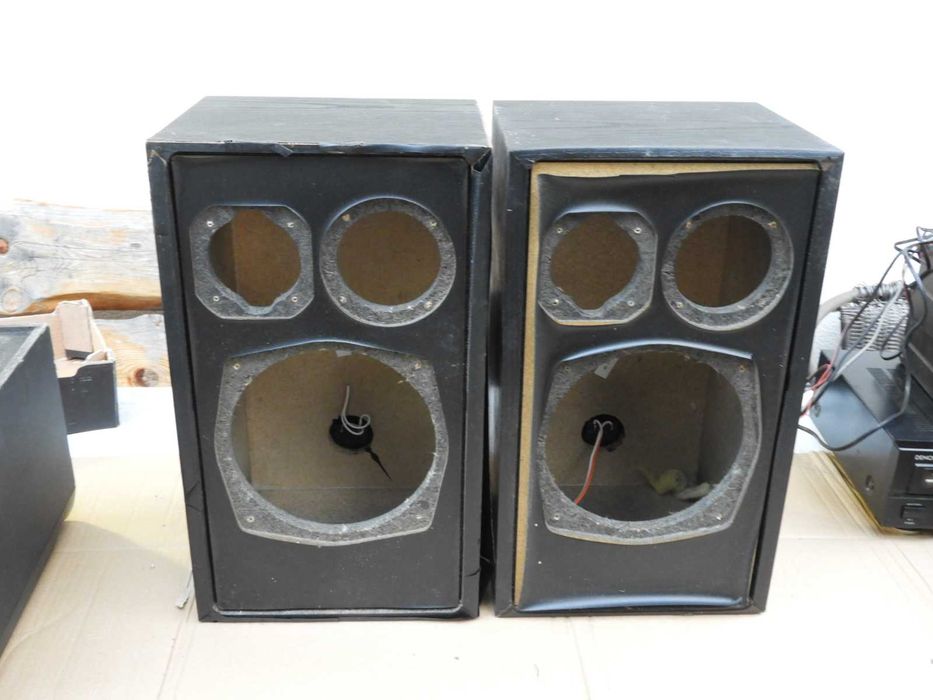 Obudowy kolumn skrzynki Magnat Monitor C