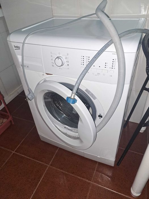 Máquina de lavar roupa de marca beko em bom estado