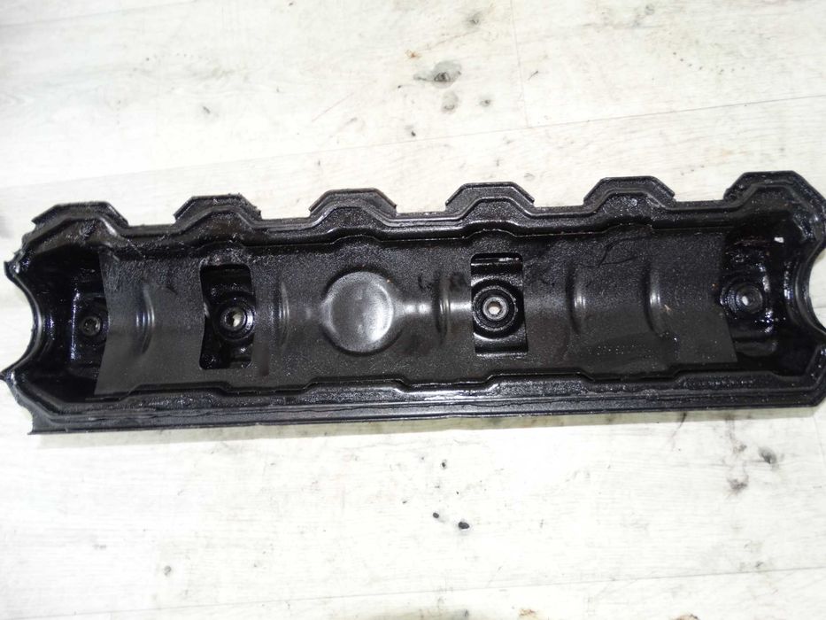 Б/у кришка клапанів volkswagen T4 2.4 074103360A