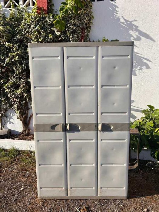 Armário em PVC cinza 170x102x39 cm