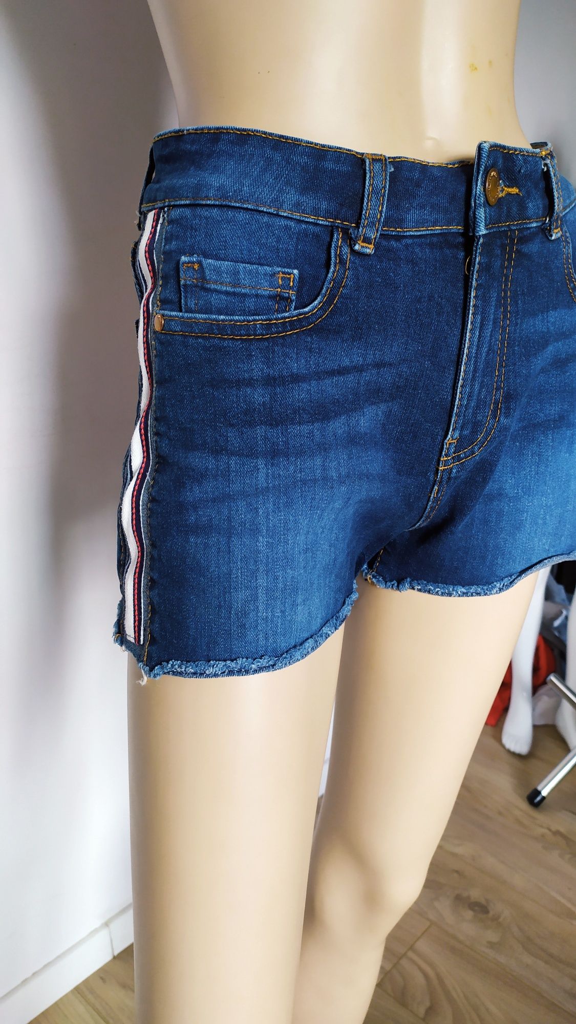 SG Krótkie spodenki damskie 36 , 38 , M , jeansowe   szorty , spodenki
