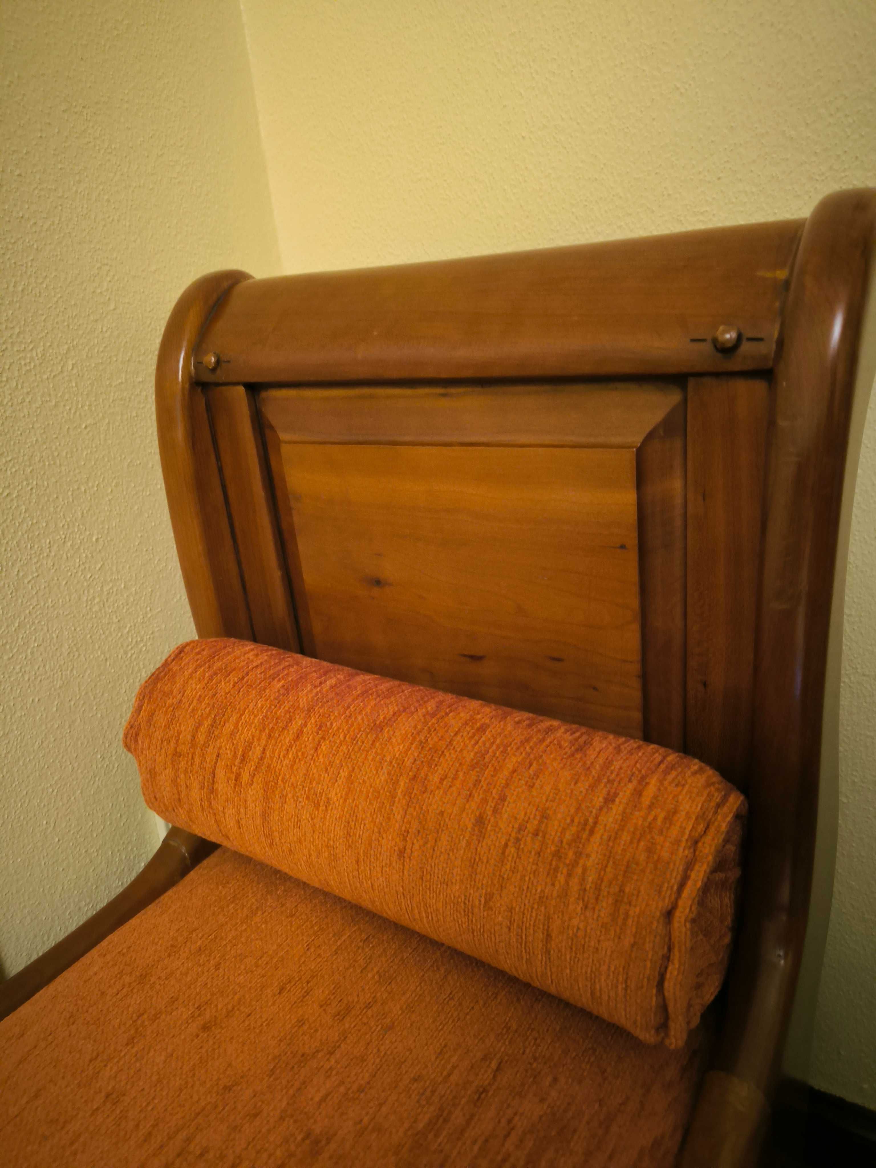 Banco, banqueta para colocar aos pés da cama. Madeira de Cerejeira.