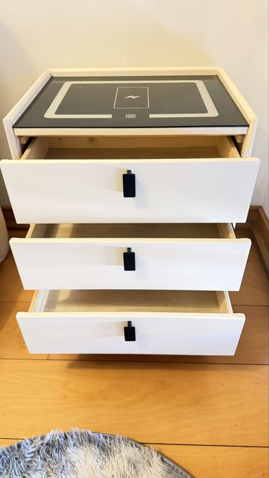 Mesa de cabeceira smart c/ Qi 15W + LED + USB (3 gavetas)