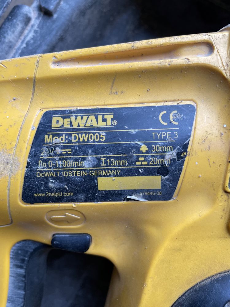 Mlotowiertarka Dewalt DW005 z walizka 2 baterie