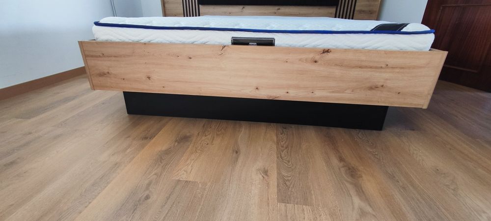 Cama flutuante moderna
