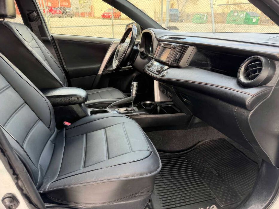 Toyota RAV4      2017