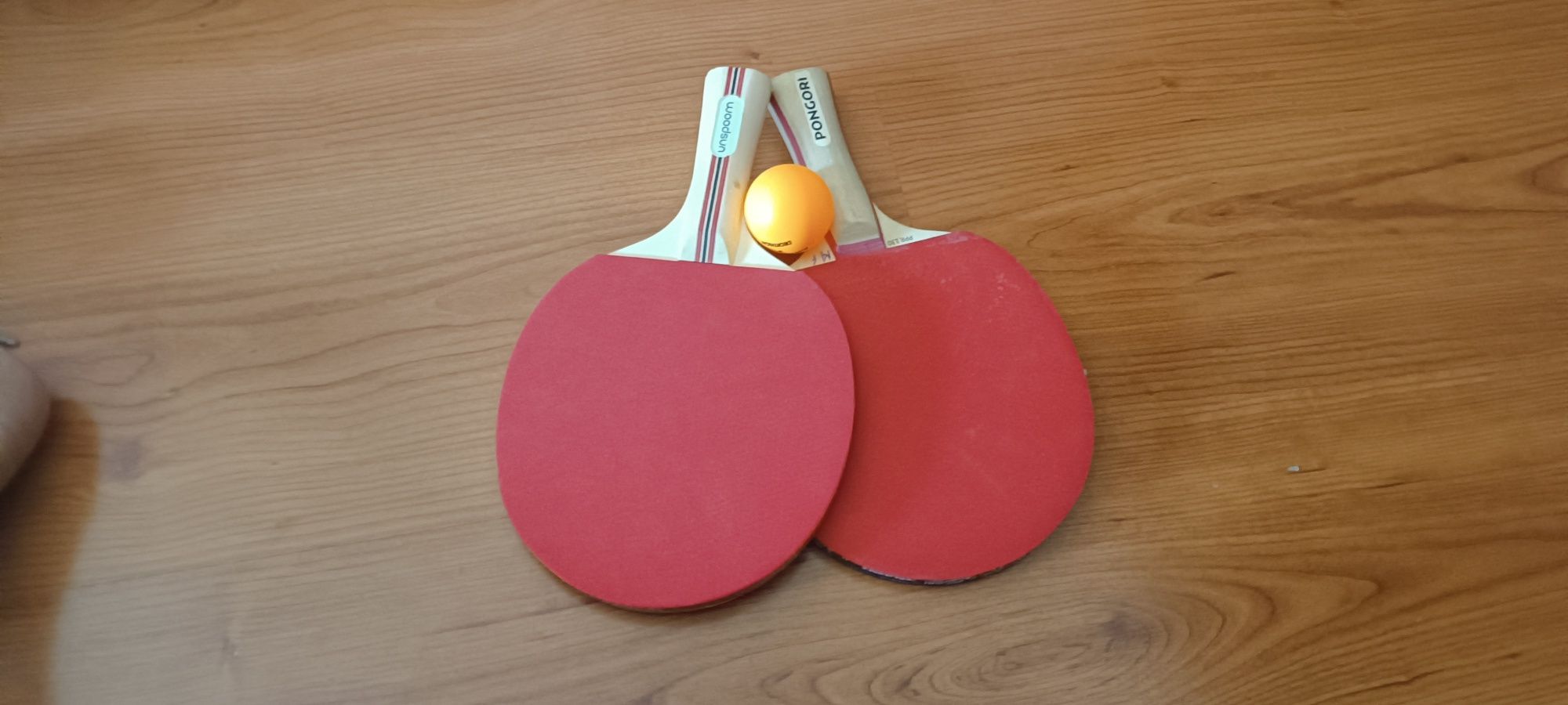 Nerf com mais de 100 balas e uma raquete tênis de mesa