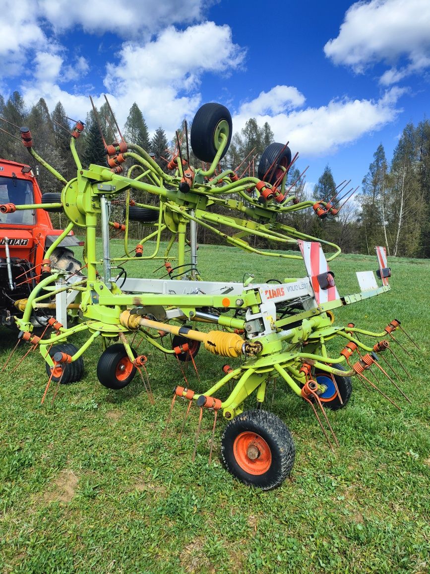 Przetrząsacz Claas Volto 1050T