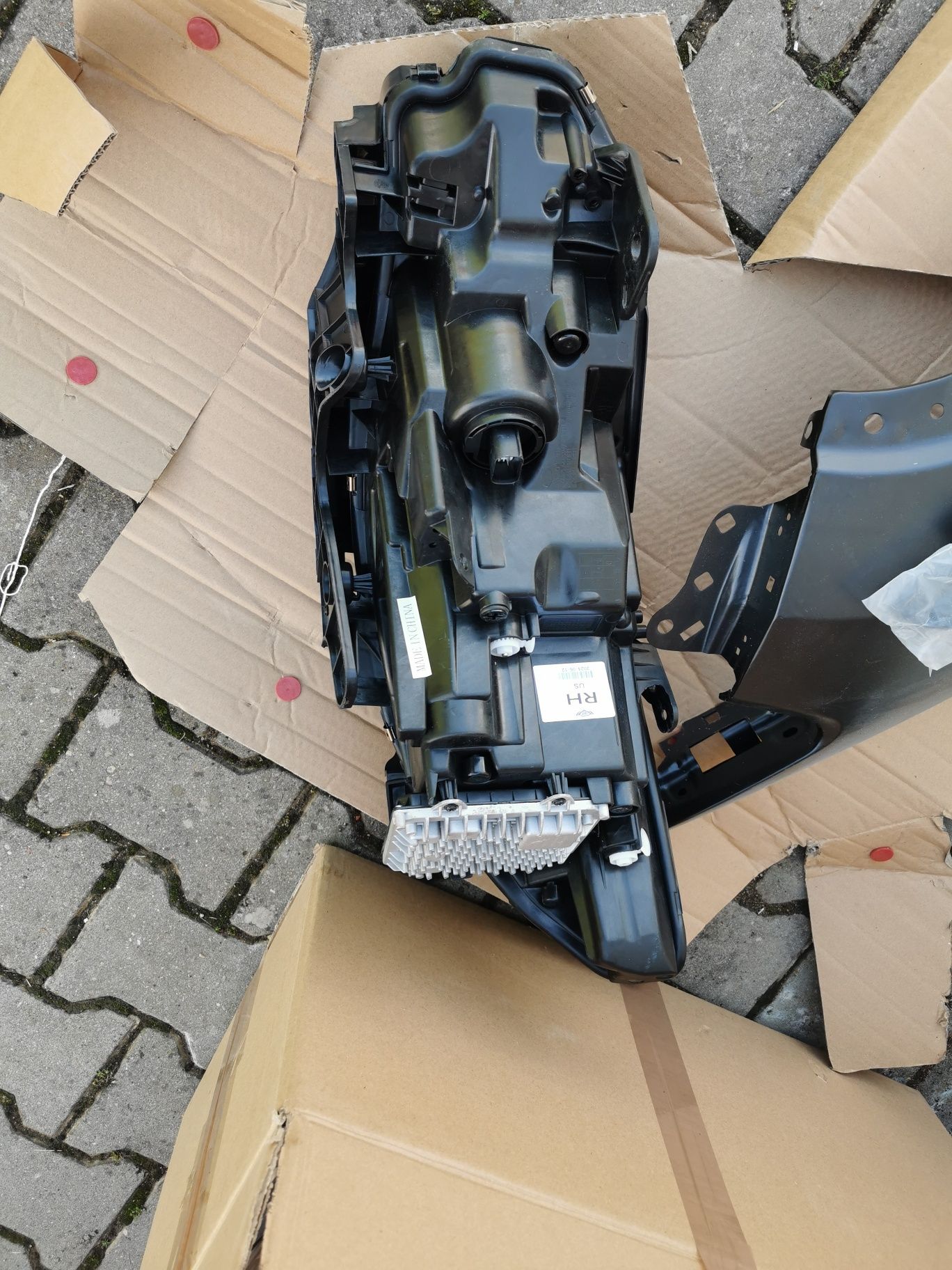 Błotnik lampa prawa przód jeep cherokee kl polift