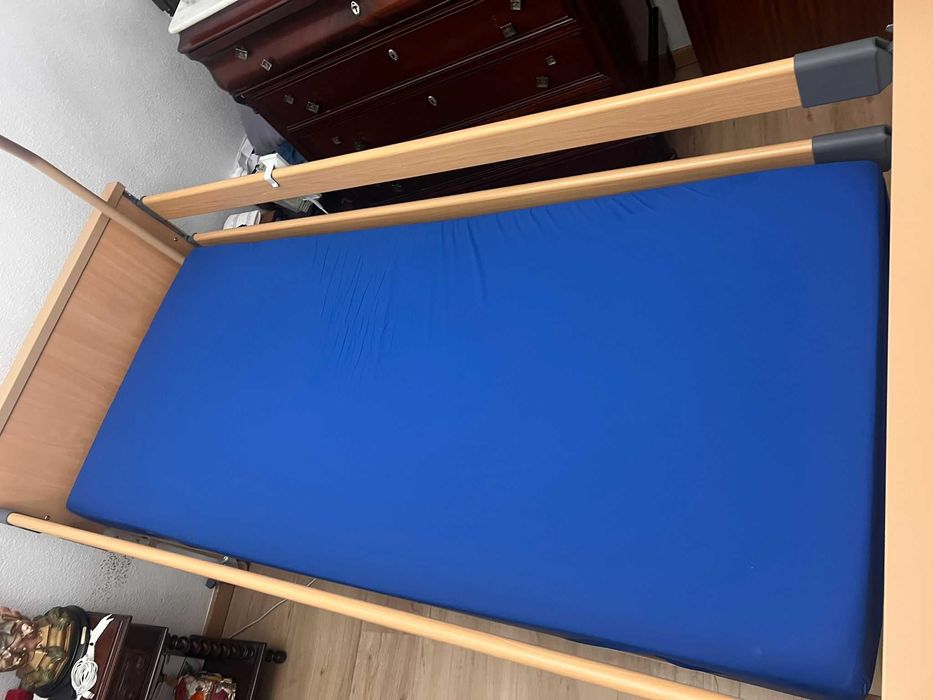 Cama articulada com 10 meses de uso