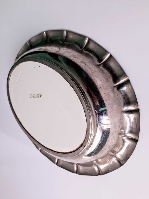 Patera "śliwki" sygnowana.