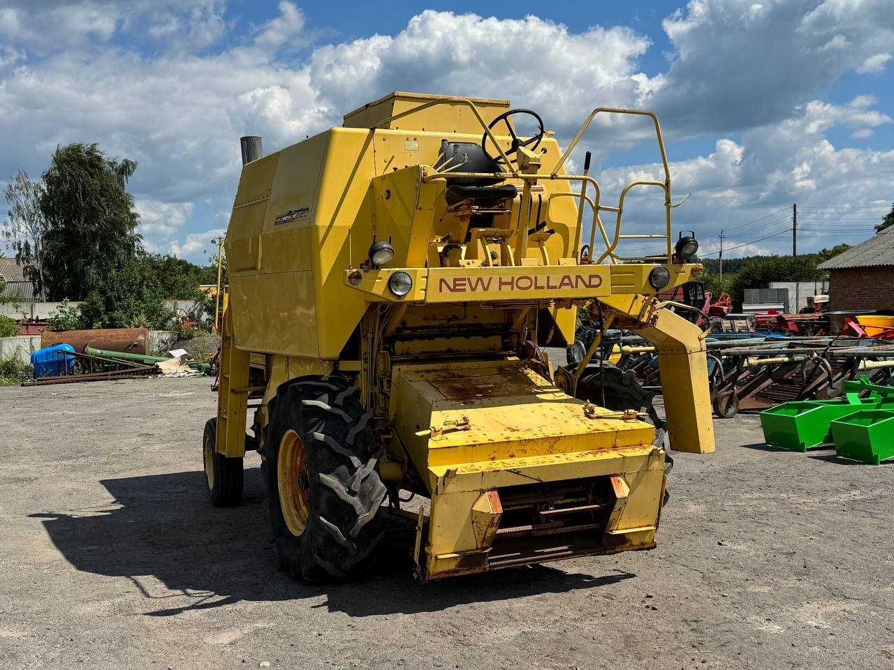 Свіжо привезений зерновий комбайн New Holland 1520 700МОТОГОДИН