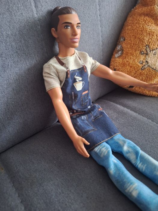 Ken barista barbie mattel