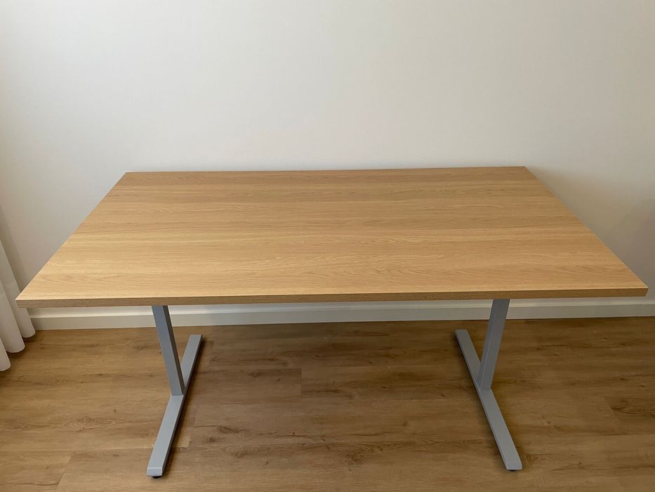 Secretária com tampo em carvalho