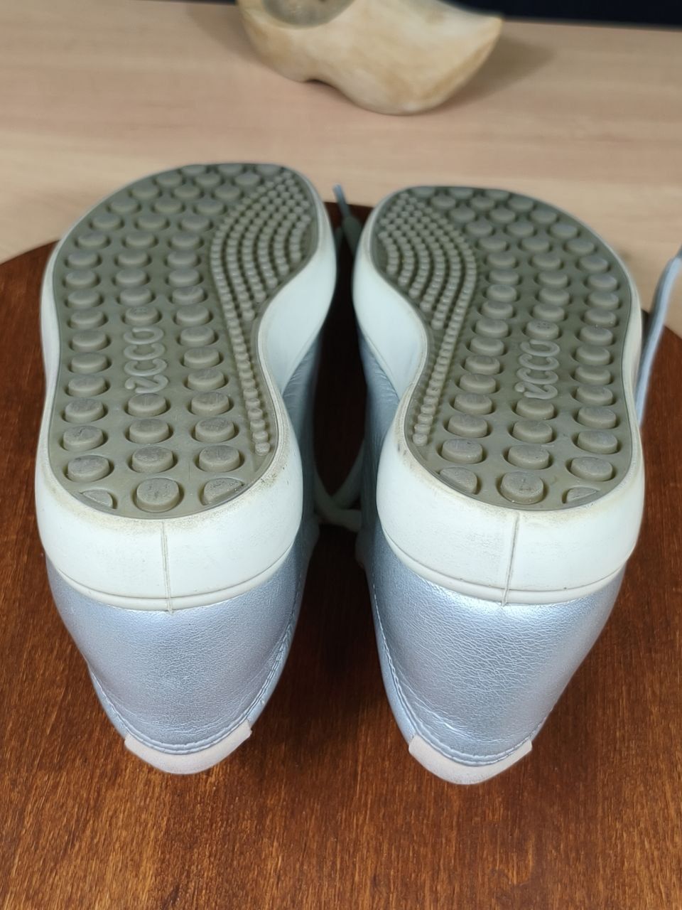 Buty r.39 Ecco Soft damskie skorzane srebrne