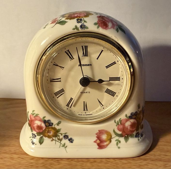 Porcelanowy zegar stołowy Staiger