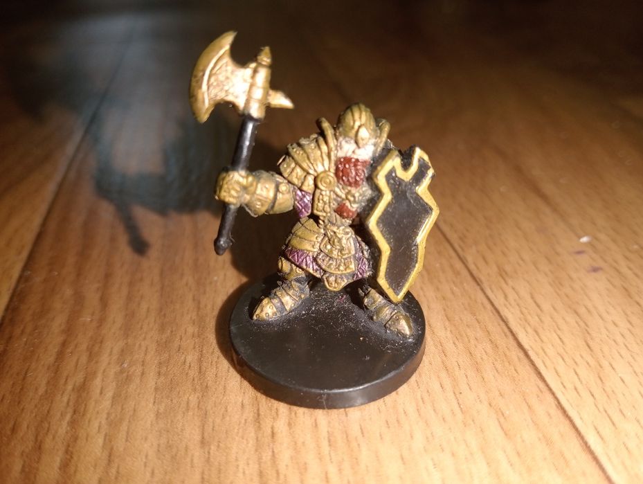 Фігурка Dwarven Defender.