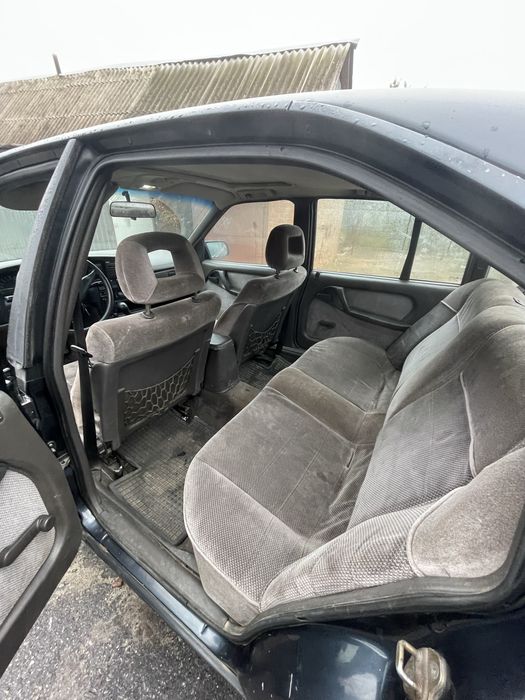 Продам своє авто опель омега А 2.0і