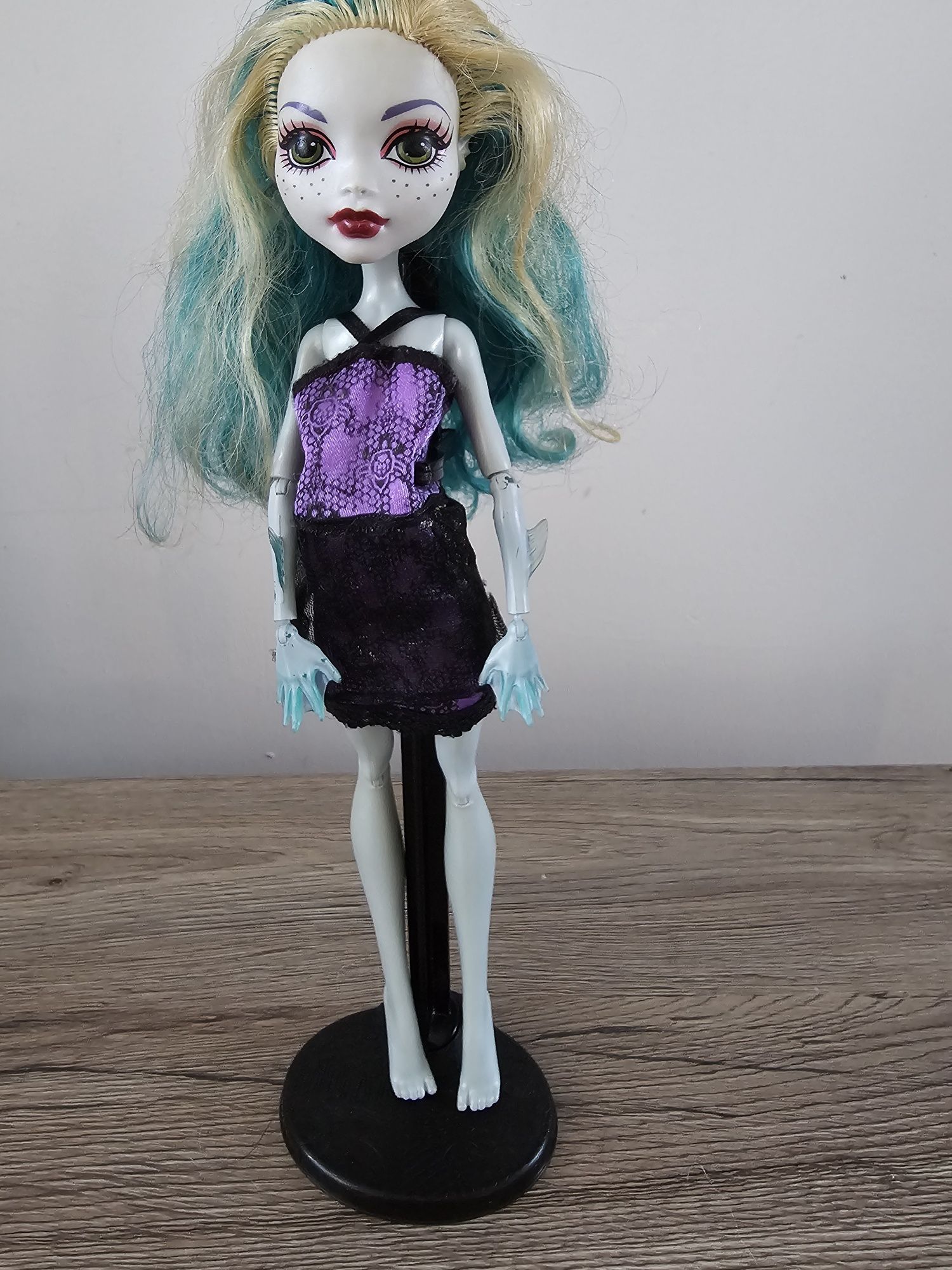 Monster High Laguna Blue lalka stojak