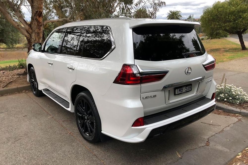 Спойлер Lexus LX 570 накладка на багажник ляду бленда антикрыло лексус