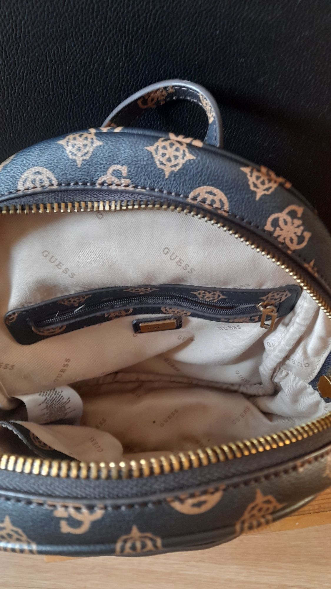 Mochila castanha Guess