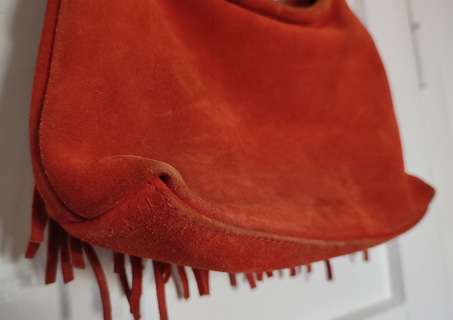 Torebka z surowej skóry zamszowej, lata '90, pomarańczowa frędzle boho