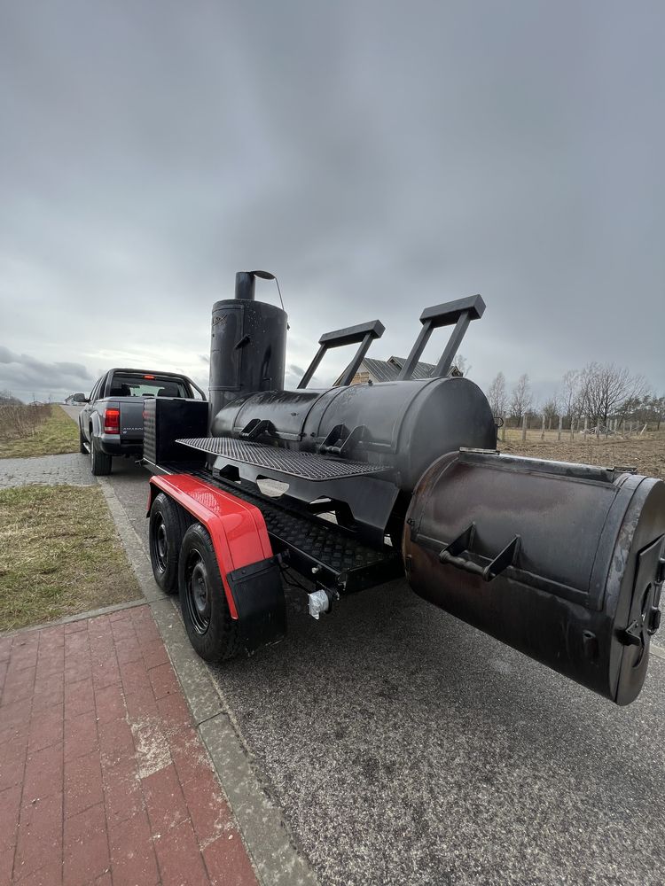 GRILL-WĘDZARNIA TYPU SMOKER II – profesjonalny sprzęt eventowy
