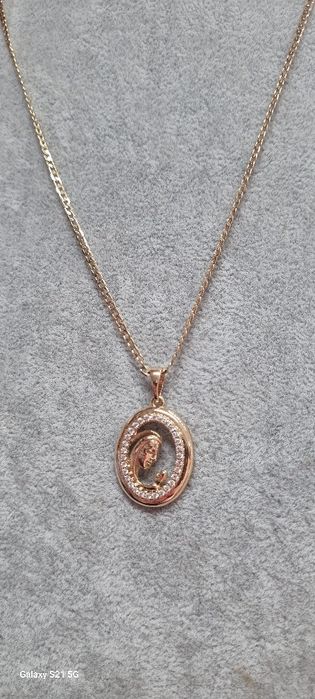 Łańcuszek z medalikiem Matki Boskiej