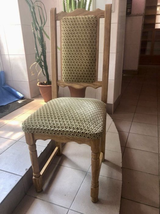 Деревʼяні стільці, кілька моделей на вибір