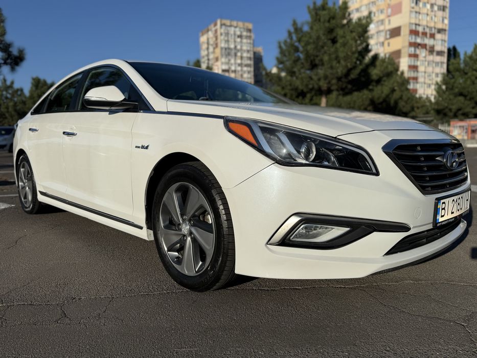 Продам Hyundai Sonata  Гибрид-Плагин 2015г