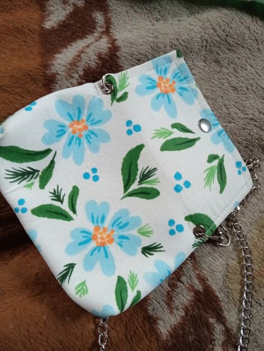 Torebeczka z łańcuszkiem