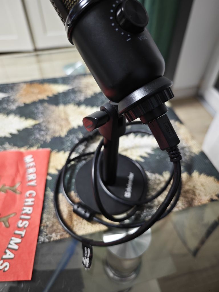 Mikrofon gamingowy Defender GLOW GMC 400 ze statywem STREAM RGB USB