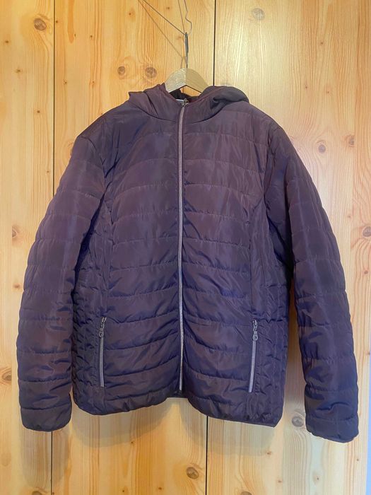 Ciepła kurtka  z kapturem  w kolorze śliwkowym