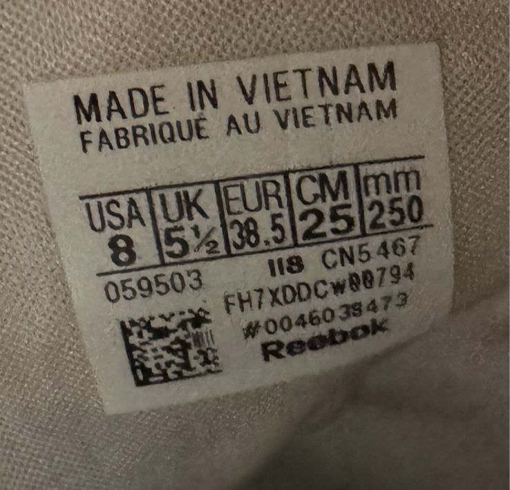 продам женские фирменные кроссовки Reebok оригинал