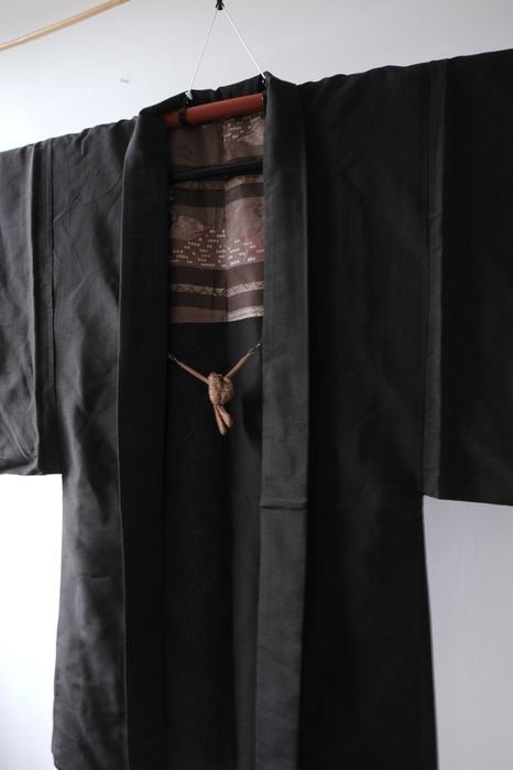 Japońskie haori męskie w lwy shishi czarne z zapięciem haori himo