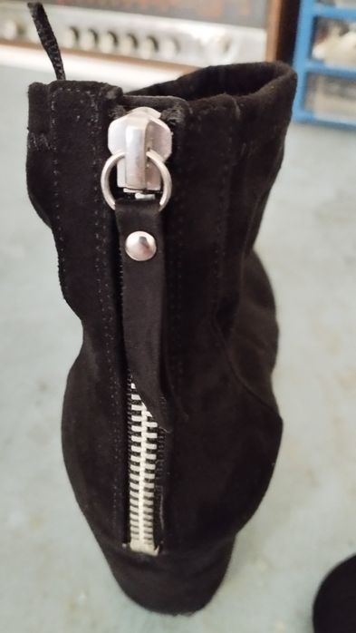 Botin em camurça como novas