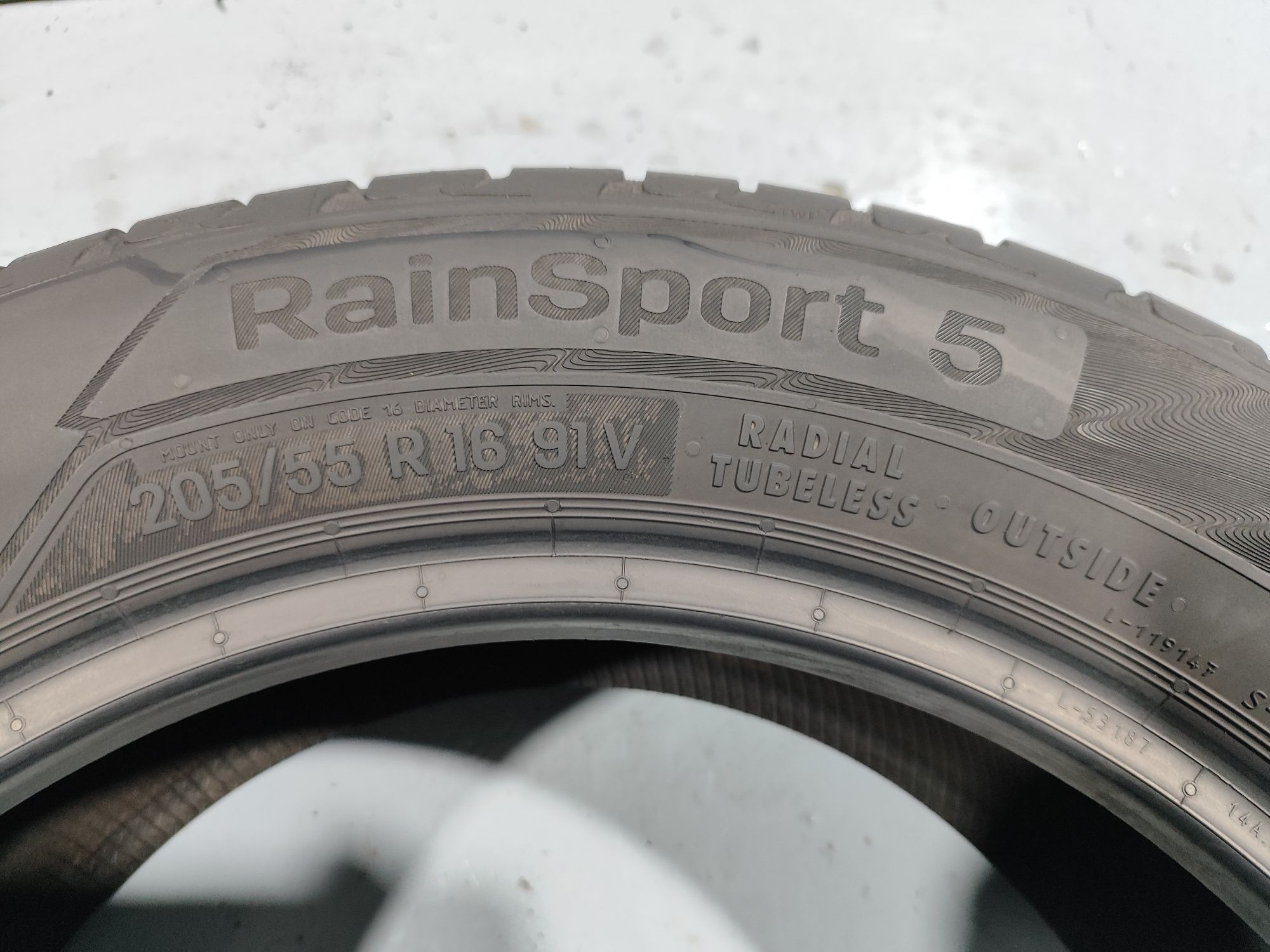 2 pneus semi novos 205-55R16 Uniroyal - Oferta da entrega