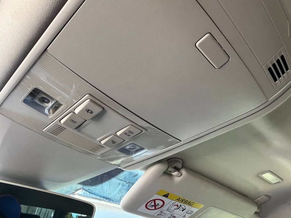 Продається сімейний автомобіль
