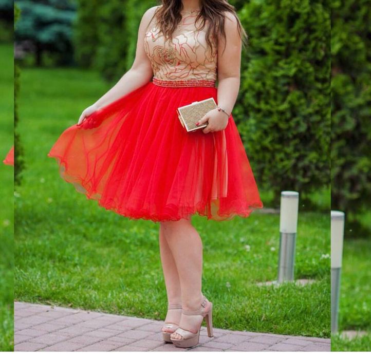 Сукня в ідеальному стані.
Розмір 38. 
Одягалась один раз.
Дос