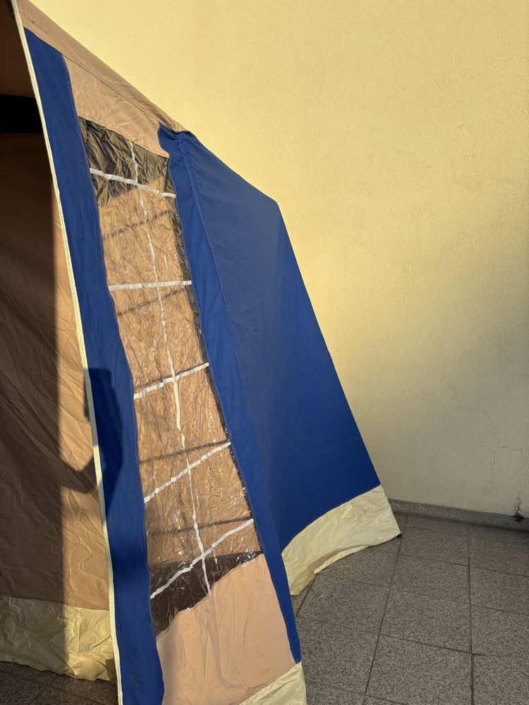 Barraca azul, rosa claro e bege